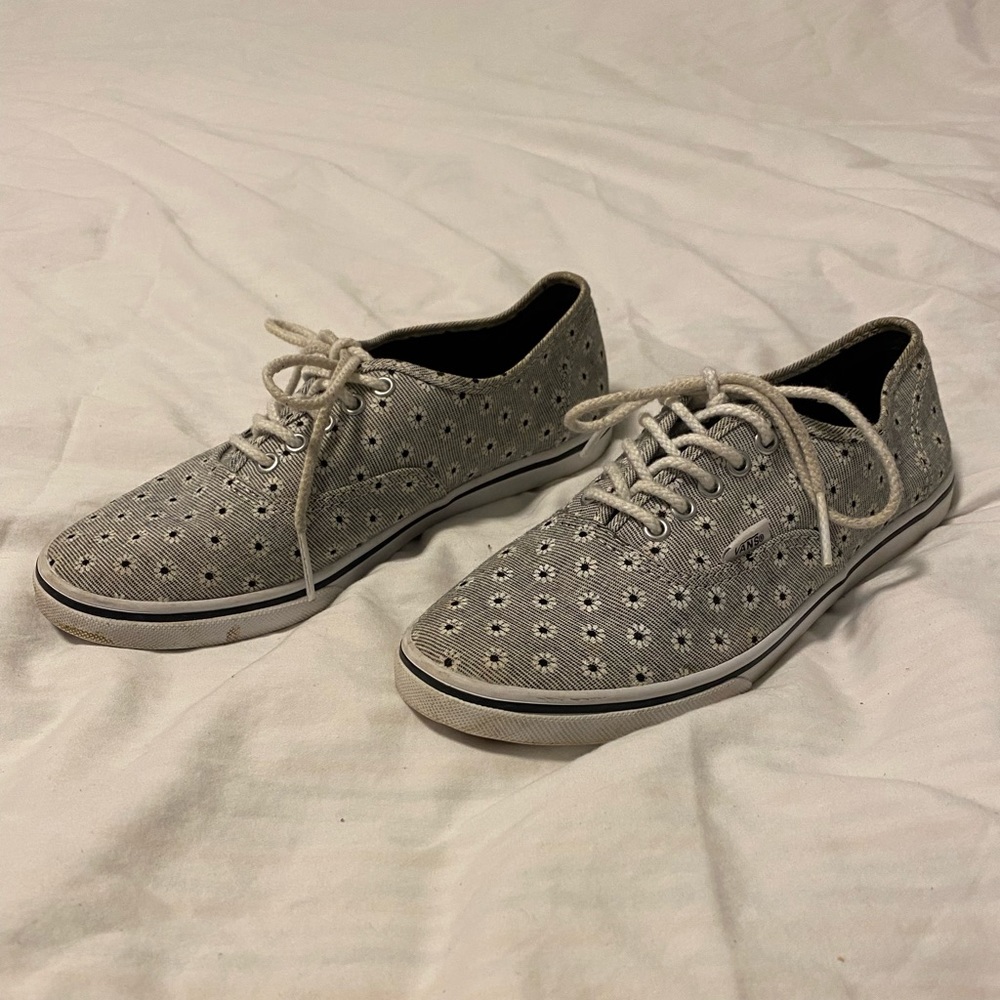 Lace up vans Daisy pattern - Picture 1 of 5